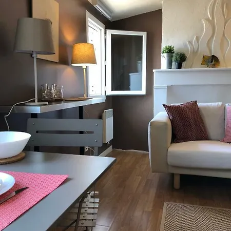 Apartment Sous Le Toit Pres De La Cathedrale St.pierre