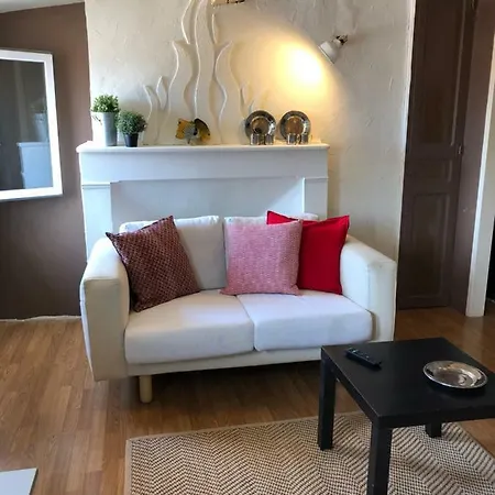 Apartment Sous Le Toit Pres De La Cathedrale St.pierre